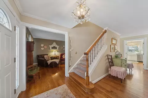 Entry Way - 706 Cherry Ct, Itasca, IL 60143 photo 1 of 5