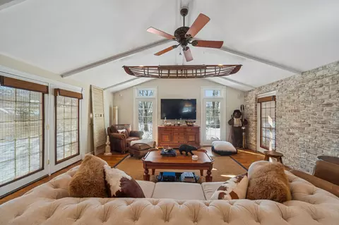 Living - 706 Cherry Ct, Itasca, IL 60143 photo 4 of 5