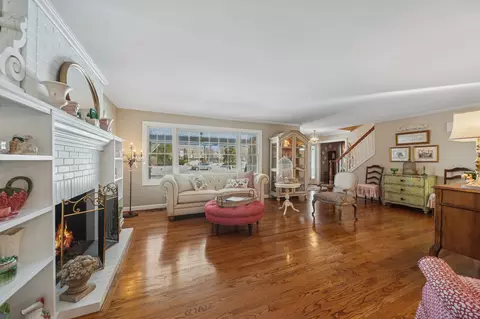 Living - 706 Cherry Ct, Itasca, IL 60143 photo 1 of 5
