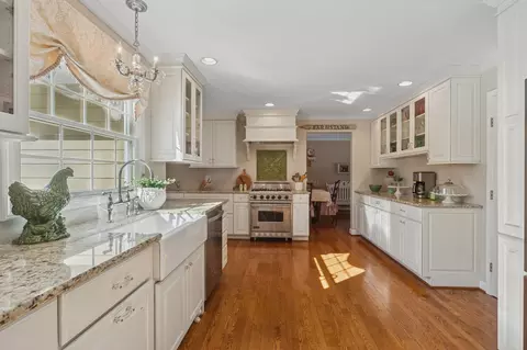 Kitchen - 706 Cherry Ct, Itasca, IL 60143 photo 3 of 4