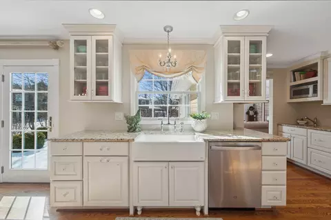 Kitchen - 706 Cherry Ct, Itasca, IL 60143 photo 4 of 4