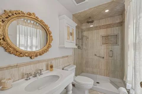 Bath - 706 Cherry Ct, Itasca, IL 60143 photo 2 of 3
