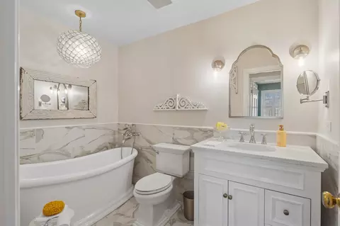 Bath - 706 Cherry Ct, Itasca, IL 60143 photo 3 of 3