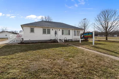 206 6th Ave E, Andalusia, IL 61232