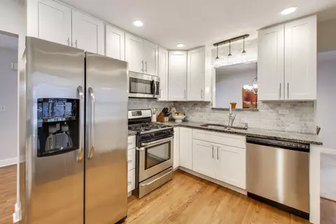 Kitchen - 421 Berry Dr, Naperville, IL 60540 photo 2 of 3