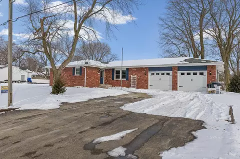 302 N Jackson St, Philo, IL 61864