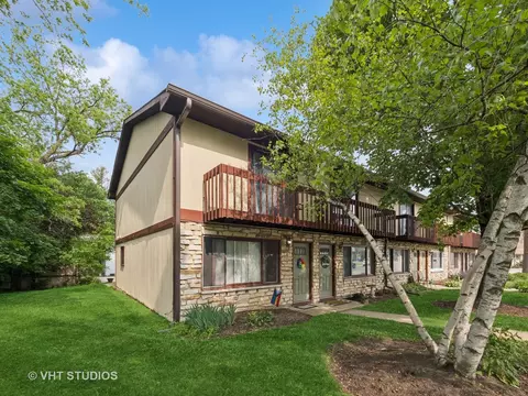 422 Lincoln Ave #A, Fox River Grove, IL 60021