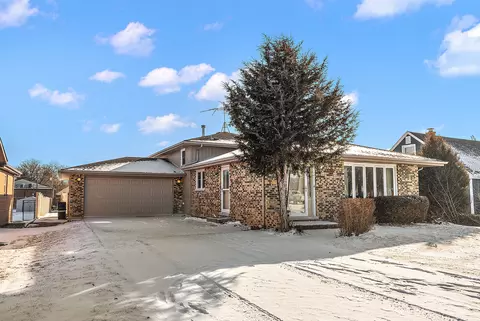 9745 S 81st Ave, Palos Hills, IL 60465