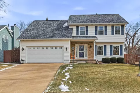 4391 Winston Pl, Bettendorf, IA 52722