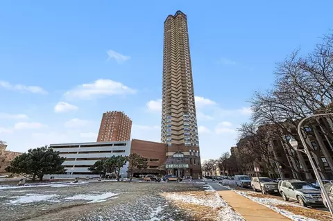3660 N Lake Shore Dr #915, Chicago, IL 60613