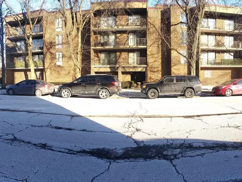 8350 W Addison St #201, Chicago, IL 60634