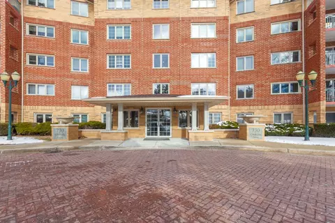 730 Creekside Dr #209, Mount Prospect, IL 60056