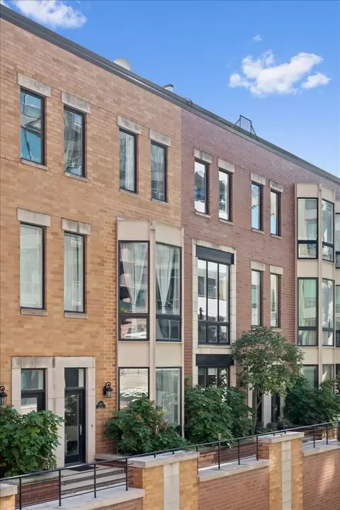 641 W Wayman St #B, Chicago, IL 60661