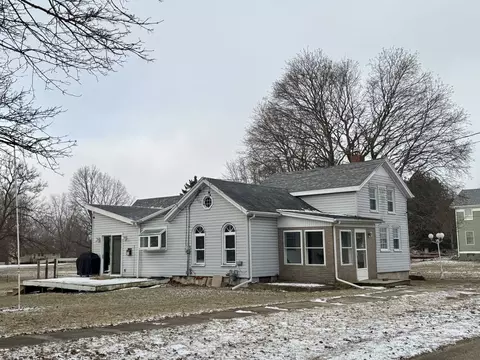 108 W Washington St, Dover, IL 61323