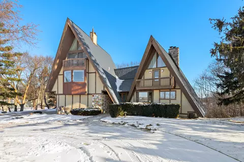 7814 N Pillow Hill Rd, Spring Grove, IL 60081