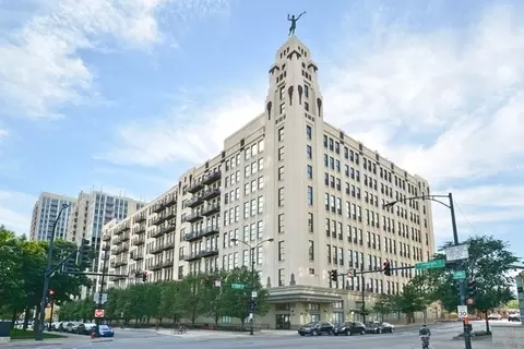 758 N Larrabee St #411, Chicago, IL 60654