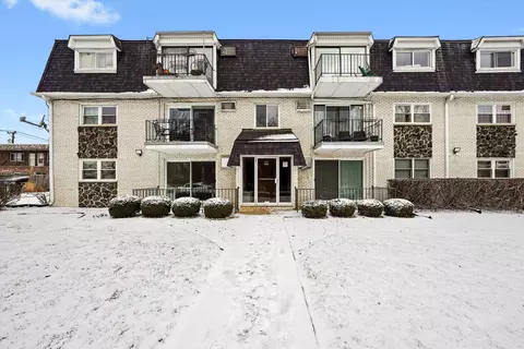 7932 W 93rd St #2A, Hickory Hills, IL 60457