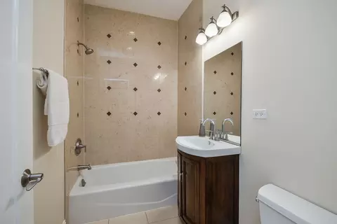 Bath - 16109 Gamay Dr, Plainfield, IL 60586 photo 6 of 7