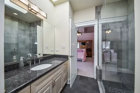 Bath - 16109 Gamay Dr, Plainfield, IL 60586 photo 5 of 7