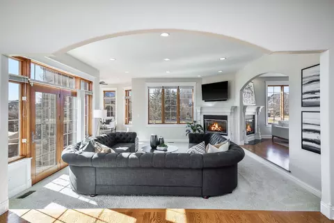 Living - 16109 Gamay Dr, Plainfield, IL 60586 photo 2 of 7