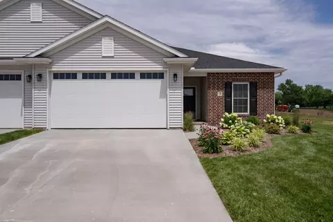 7 Frank Ct, Le Claire, IA 52753