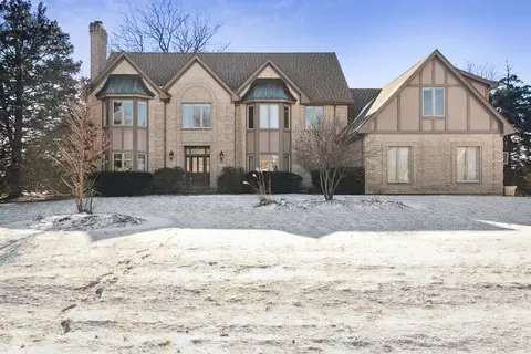 22 Wedgewood Dr, Hawthorn Woods, IL 60047