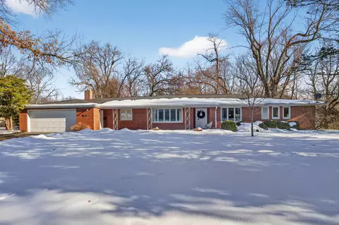 3232 26th St, Moline, IL 61265