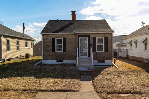 2721 Redwood Ave, Davenport, IA 52802