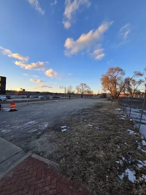 999 Cass St, Joliet, IL 60432