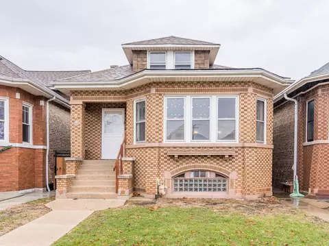 5238 W Wolfram St, Chicago, IL 60641