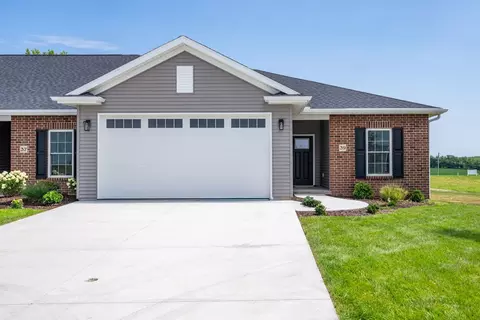 39 Frank Ct, Le Claire, IA 52753