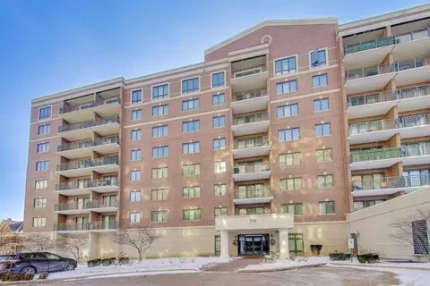 770 Pearson St #2-207, Des Plaines, IL 60016