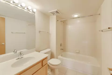 Bath - 770 Pearson St #2-207, Des Plaines, IL 60016 photo 3 of 3