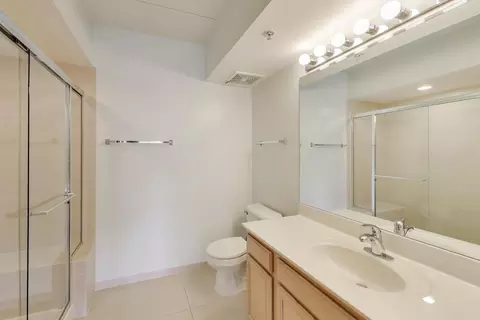 Bath - 770 Pearson St #2-207, Des Plaines, IL 60016 photo 1 of 3