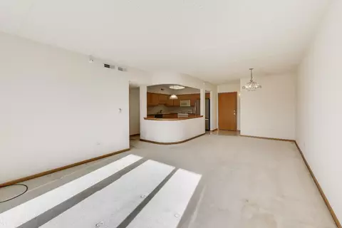 Living - 770 Pearson St #2-207, Des Plaines, IL 60016 photo 2 of 3