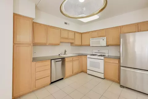 Kitchen - 770 Pearson St #2-207, Des Plaines, IL 60016 photo 2 of 3