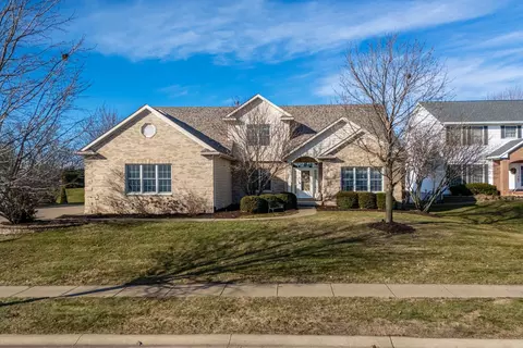 6616 Lorton Ct, Davenport, IA 52807