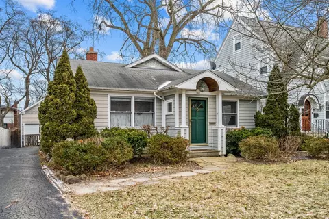 971 Windsor Rd, Highland Park, IL 60035