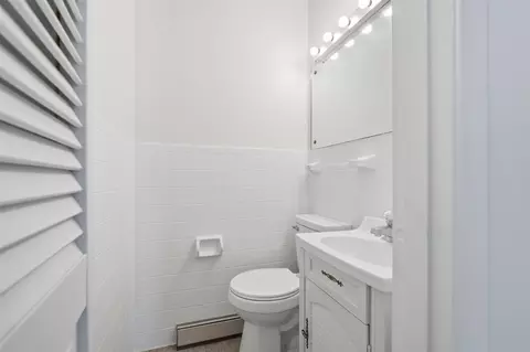 Bath - 404 Grandview Dr, Normal, IL 61761 photo 2 of 2