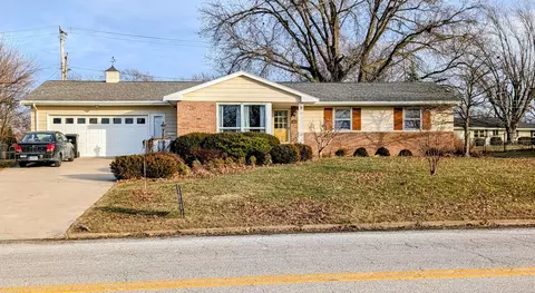 Exterior - 404 Grandview Dr, Normal, IL 61761 photo 1 of 9
