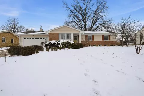 Exterior - 404 Grandview Dr, Normal, IL 61761 photo 8 of 9