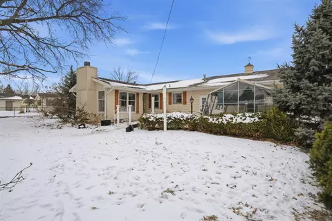 Exterior - 404 Grandview Dr, Normal, IL 61761 photo 3 of 9