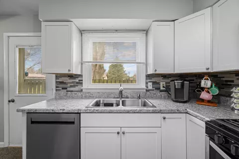 Kitchen - 4315 26th Ave, Moline, IL 61265 photo 4 of 4