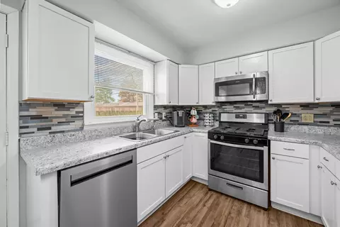 Kitchen - 4315 26th Ave, Moline, IL 61265 photo 2 of 4