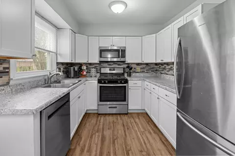 Kitchen - 4315 26th Ave, Moline, IL 61265 photo 3 of 4