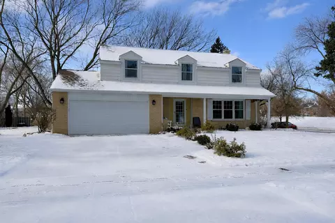 1557 Chickasaw Dr, Naperville, IL 60563