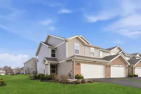 1145 Amber Dr, Cary, IL 60013