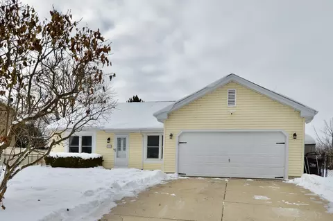 1014 Stonehedge Ct, Crystal Lake, IL 60014