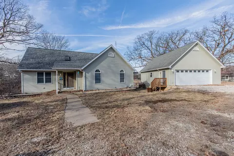 19 Chairtree Ct, Putnam, IL 61560