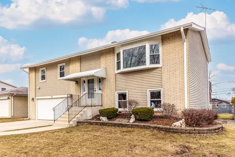 1802 W Pheasant Trl, Mount Prospect, IL 60056